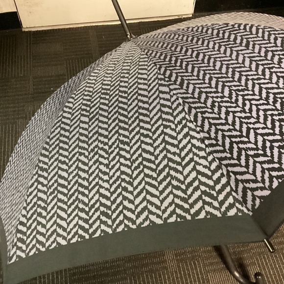 HALSTON vintage, beautiful umbrella, purples, and black - Picture 6 of 7